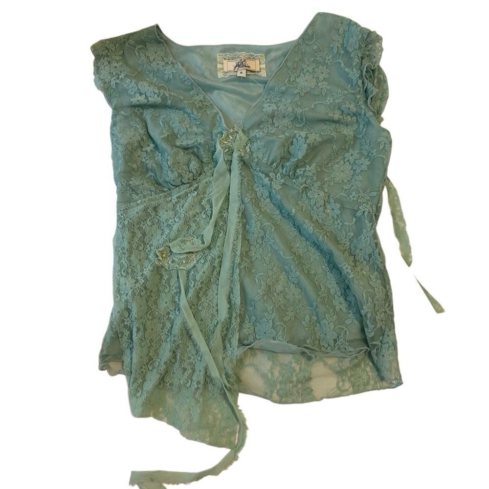 Chic Lace V-Neck Blouse in Soft Blue